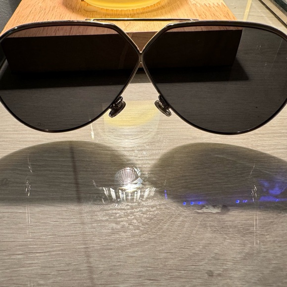 DIOR AVIATOR SUNGLASSES 🤍 - Picture 6 of 11